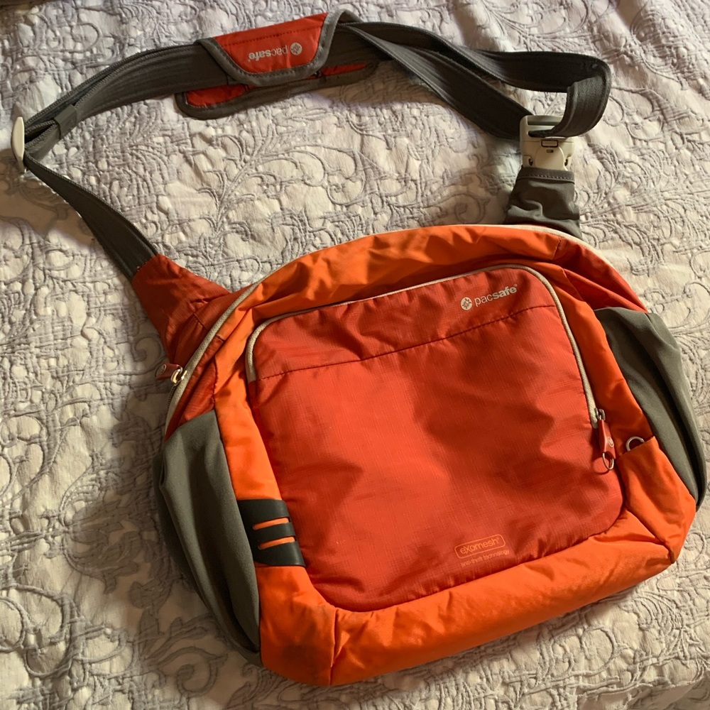 Pacsafe Venturesafe 350 GII Anti-Theft Bag